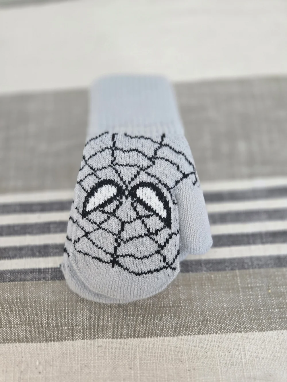 Toddler NWT Kids Grey Spider Man Character Mittens